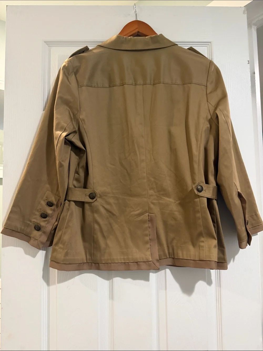 CASS Women's Tan Short Trench Coat with Button Front